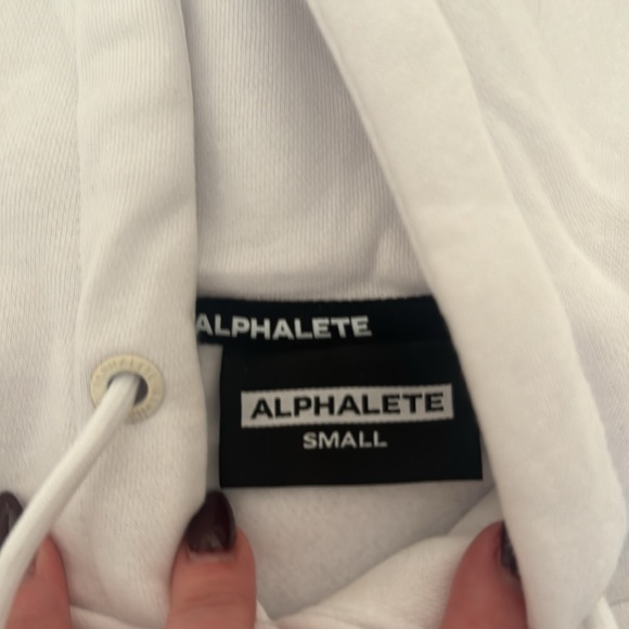 Alphalete cropped women’s hoodie - Picture 2 of 3